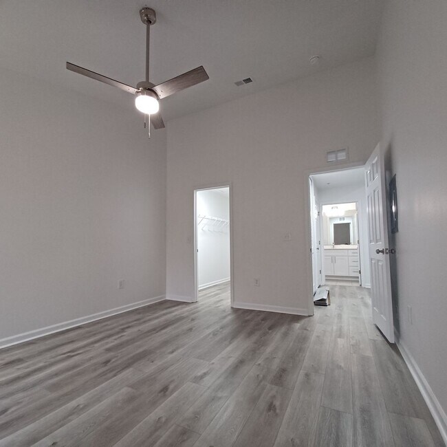 Building Photo - Cozy 1 BR 1 BA Condo