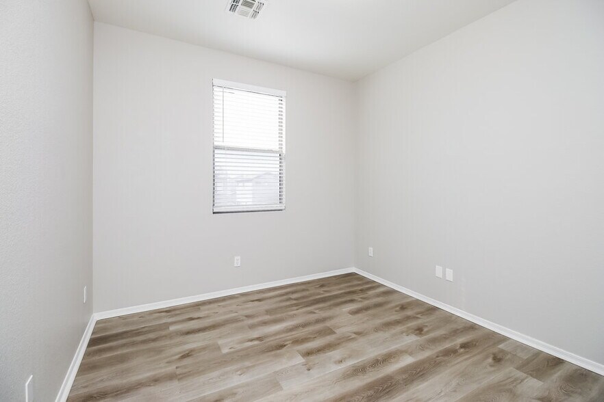 Building Photo - 1247 S Amador