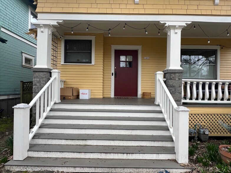 Building Photo - 1402 SE 32nd Ave