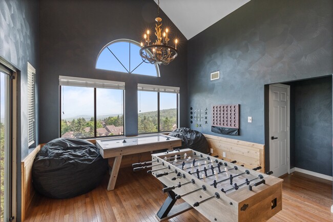 Building Photo - 8120 Stonegate Dr