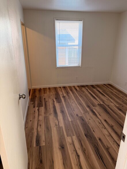 Building Photo - 119 W 19th St