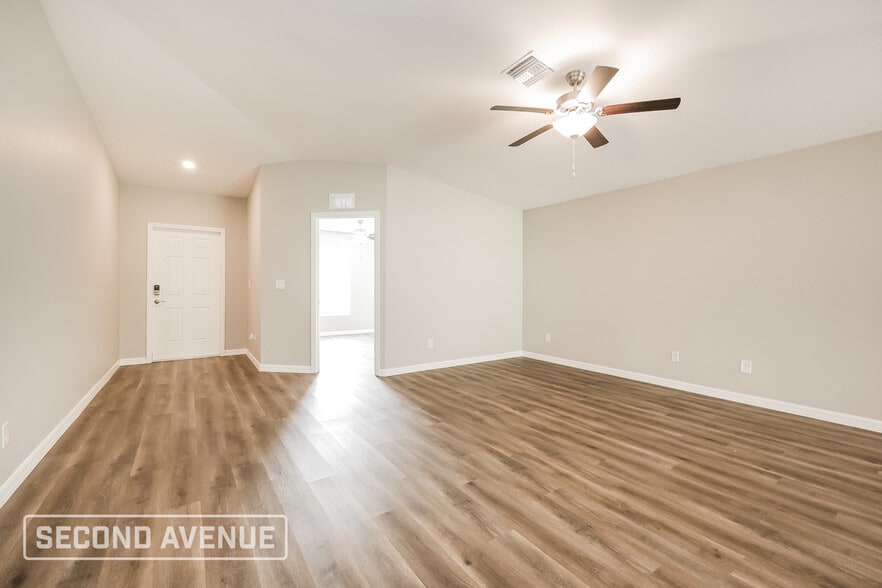 Building Photo - 494 Hoffer St