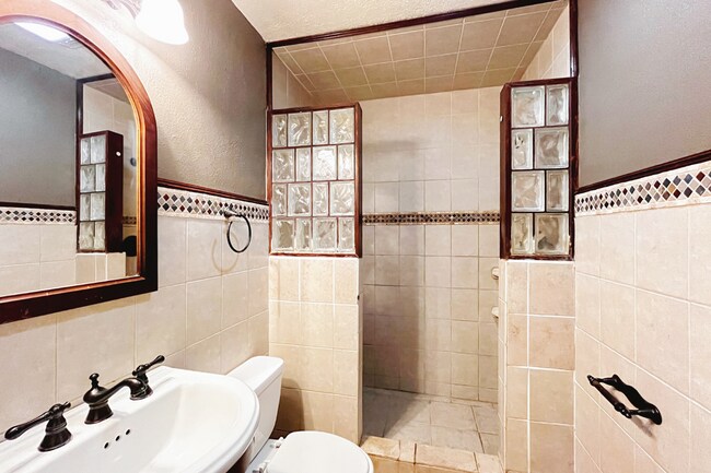 Building Photo - 3002 21st St