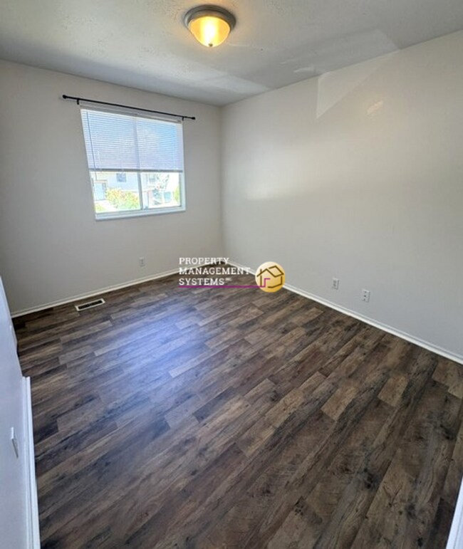 Building Photo - 3 Bedroom Home in Kearns