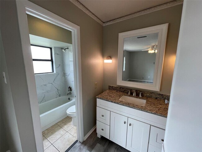Building Photo - 1008 Wake Dr