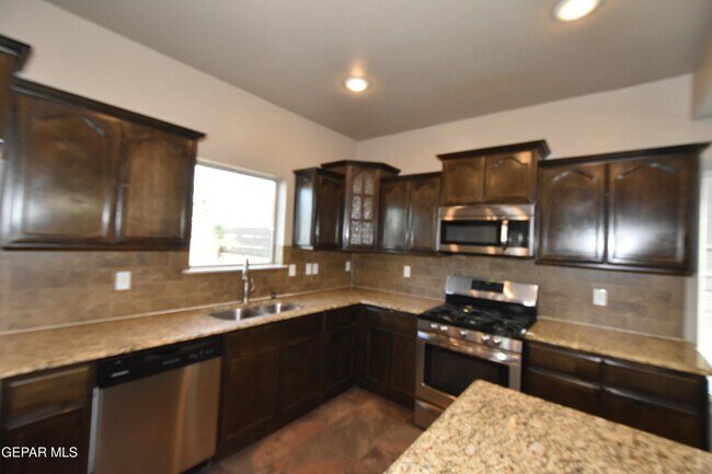 Building Photo - 300 Saltford Pl