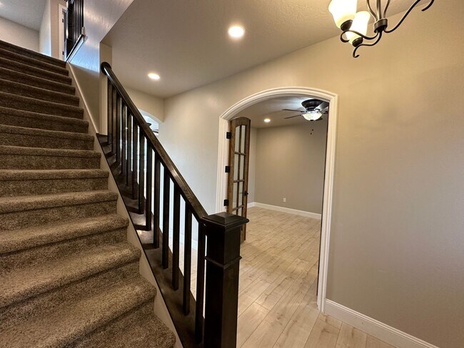 Building Photo - Single Family Home on Ranches Golf Course ...