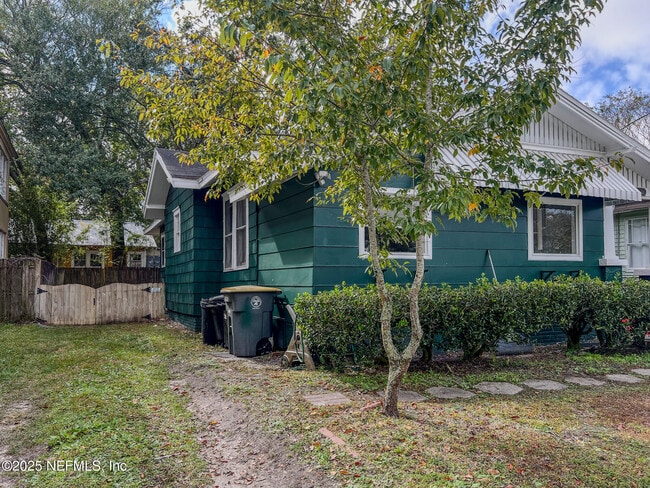 Building Photo - 2806 College St