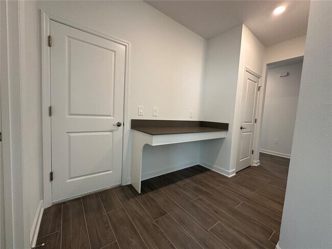 Building Photo - 5665 Wood Bridge Pl