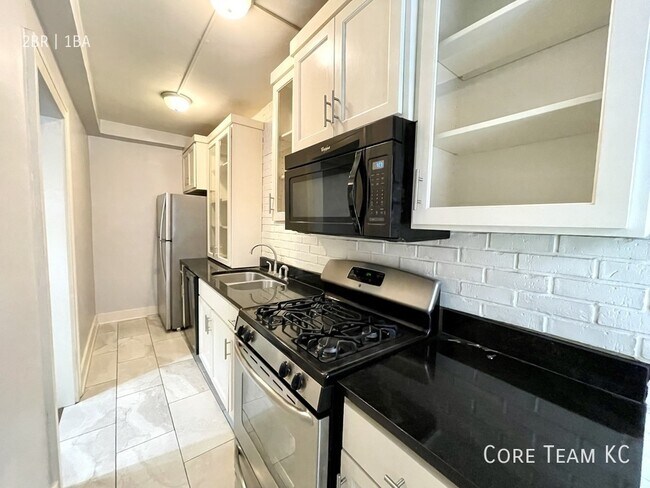Building Photo - 710 W 48th St