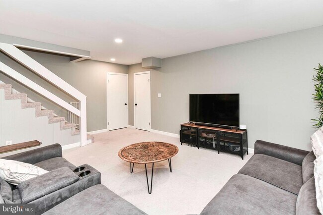 Building Photo - 10428 Collingham Dr