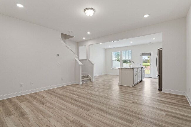 Building Photo - 30 Snowshill St