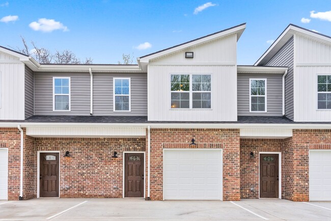 Building Photo - New Construction! GARBAGE/LAWN INCLUDED! N...