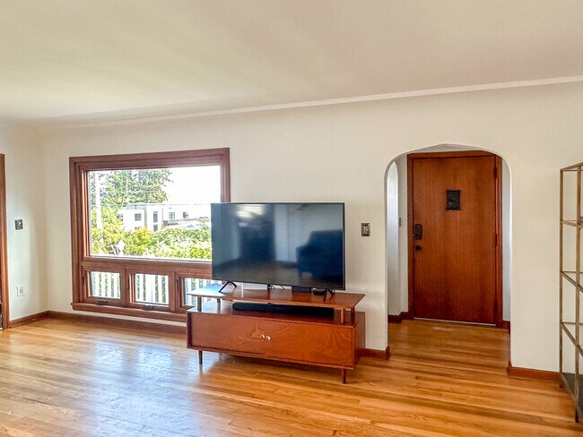 Building Photo - 5816 Reid Dr NW