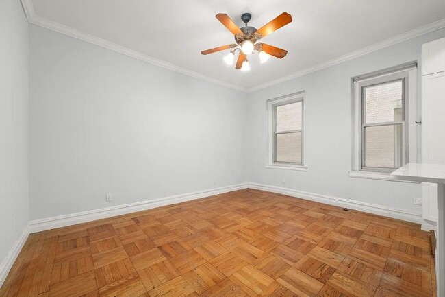 Building Photo - 400 Riverside Dr