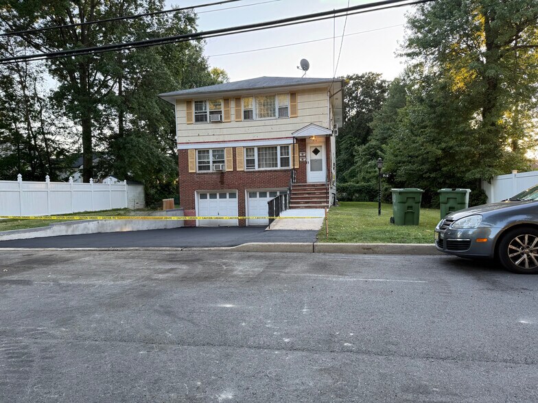 Front of Home - 916 Walnut St