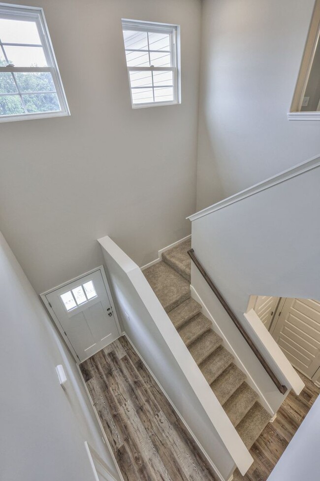 Building Photo - Beautiful NEW 3 Bed 2.5 Bath Townhome in M...