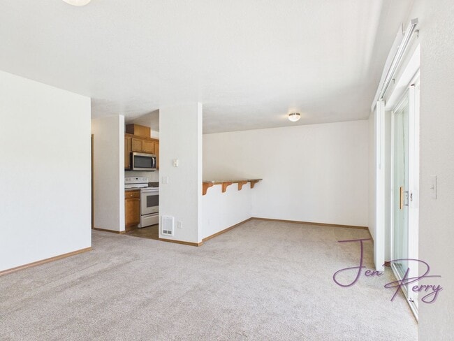 Building Photo - 5747 Fallbrook Ln