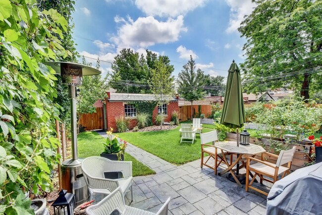 Building Photo - Gorgeous duplex near Cherry Creek!