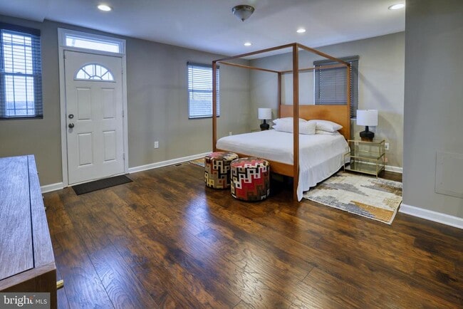 Building Photo - 4709 Jay St NE