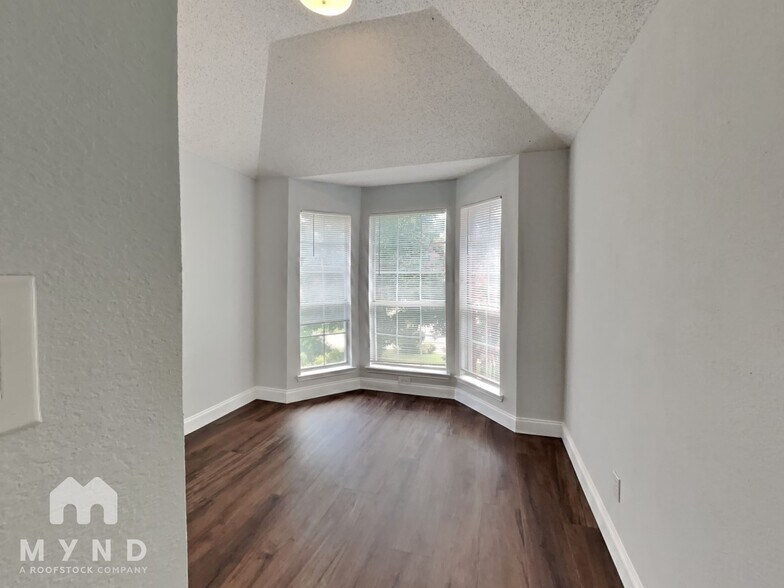 Building Photo - 2616 Belmont Ct