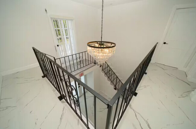 Building Photo - 651 NW 42nd Ave