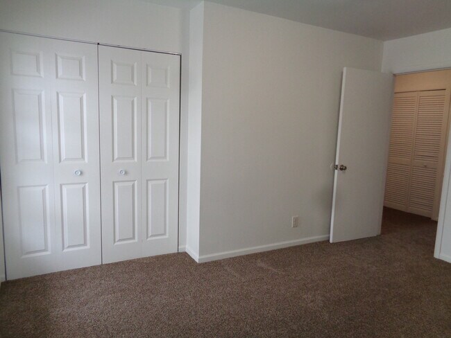 Building Photo - 3406 Kenbrooke Ct