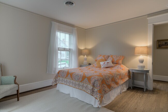 Building Photo - 207 Otey St