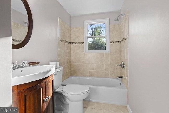 Building Photo - 18 Cobblestone Ln