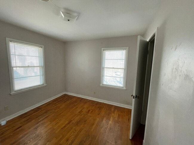 Building Photo - 2 bedroom unit across street from KSU Campus.