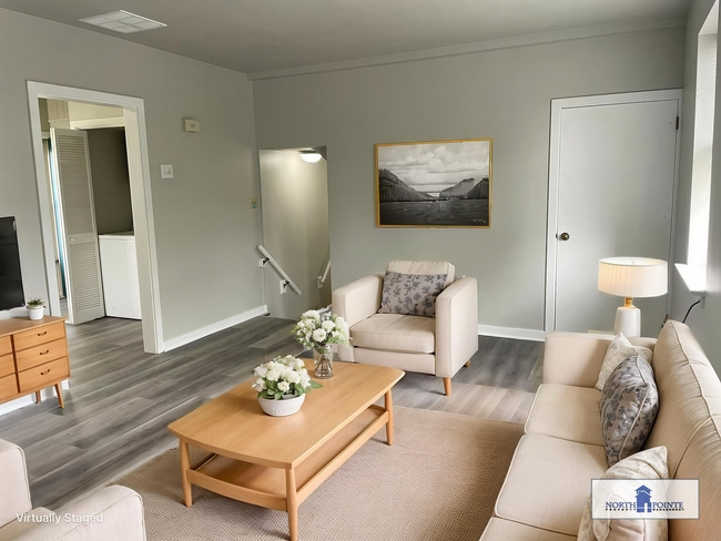 Building Photo - Charming NEWLY RENOVATED 2 Bedroom Apartme...