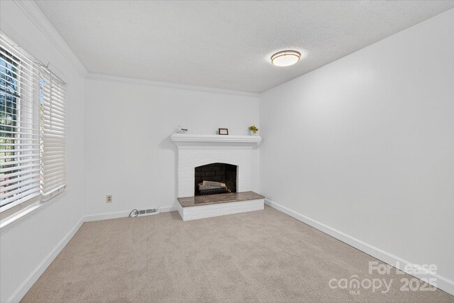 Building Photo - 10917 Blue Heron Dr