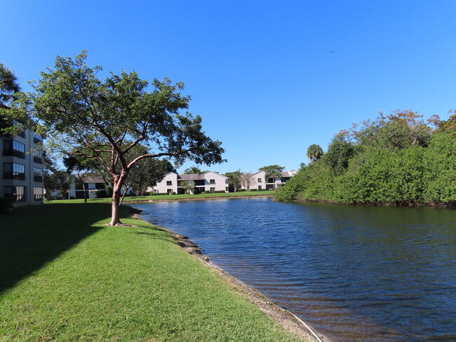 Building Photo - 2659 Carambola Cir N