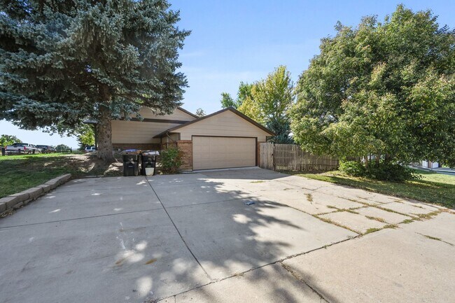 Building Photo - Amazing Arvada Upstairs Duplex Available Now!