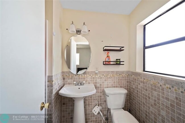 Building Photo - 6851 SW 22nd Ct