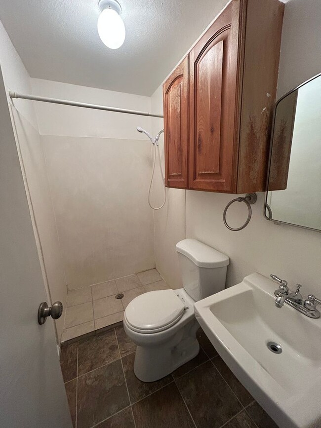 Building Photo - 4 Bedroom 1.75 Bathroom House in Mapleton ...