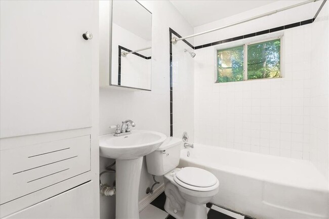 Building Photo - 6503 Guadalupe St