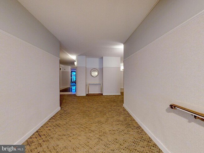 Building Photo - 1045 N Utah St