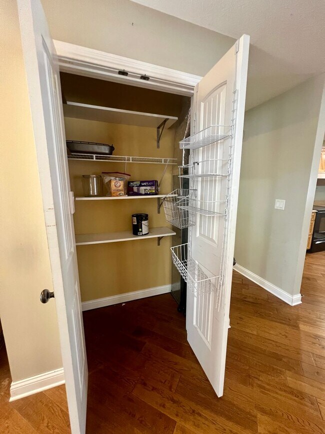 Building Photo - Gorgeous brick home with room to roam!