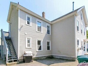 Building Photo - 581 Lakeview Ave