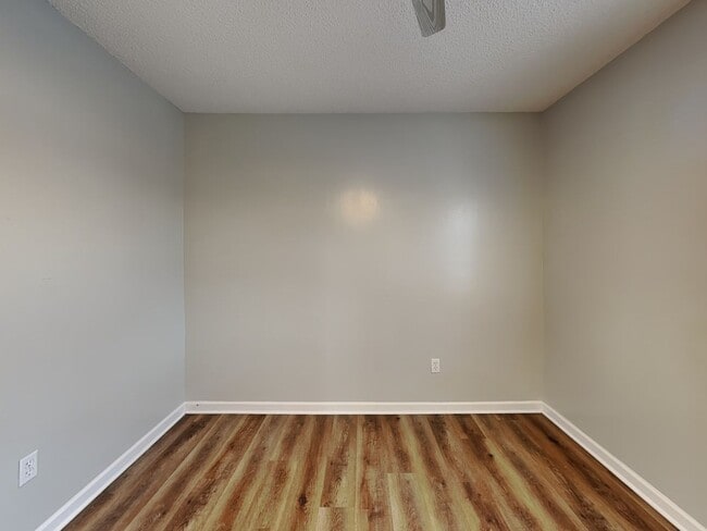 Building Photo - Charming 3BR Home for Rent in Pleasant Valley – Garage, Fenced Yard & Finished Basement