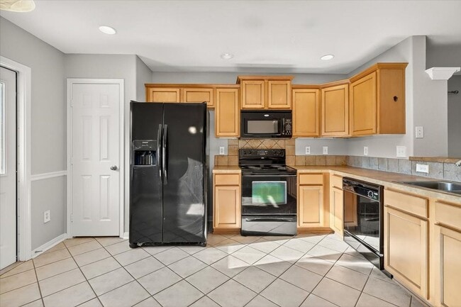 Building Photo - 2110 Encino Dr