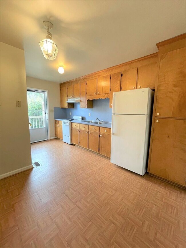 Building Photo - Location, Community, & Quality Living. It Starts Here in this 2 Bedroom Duplex!