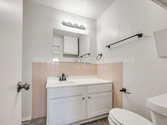 Building Photo - 4608 N Libby Ave
