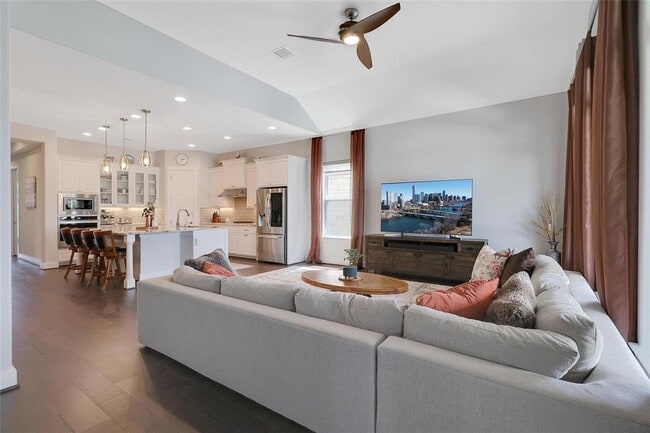 Building Photo - 702 Tomichi Trl