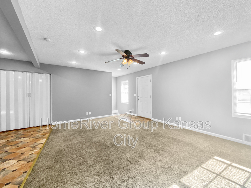 Building Photo - 3913 S Lynn St