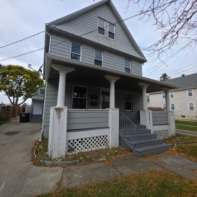 Primary Photo - 2064 Halstead Ave