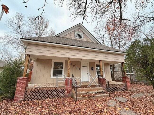 Primary Photo - 1727 S Empire Ave