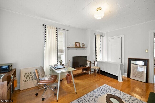 Building Photo - 275 Engle St