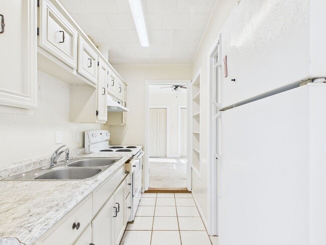 Building Photo - 512 Kraupahen St